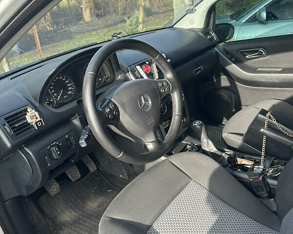 Сірий Мерседес А клас, об'ємом двигуна 2 л та пробігом 260 тис. км за 4500 $, фото 7 на Automoto.ua