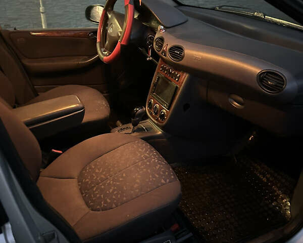 Серый Мерседес А класс, объемом двигателя 1.7 л и пробегом 300 тыс. км за 2900 $, фото 4 на Automoto.ua