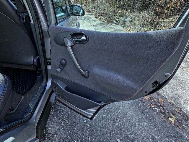 Сірий Мерседес А клас, об'ємом двигуна 1.7 л та пробігом 190 тис. км за 1800 $, фото 9 на Automoto.ua