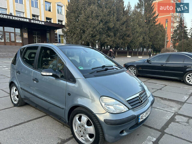 Серый Мерседес А класс, объемом двигателя 1.4 л и пробегом 255 тыс. км за 4000 $, фото 5 на Automoto.ua