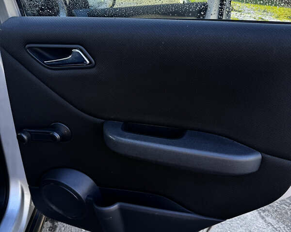 Серый Мерседес А класс, объемом двигателя 1.99 л и пробегом 310 тыс. км за 2800 $, фото 10 на Automoto.ua