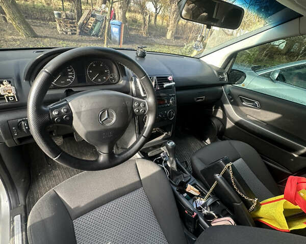 Серый Мерседес А класс, объемом двигателя 2 л и пробегом 245 тыс. км за 4700 $, фото 4 на Automoto.ua