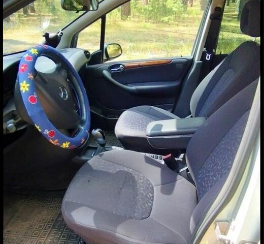 Серый Мерседес А класс, объемом двигателя 1.6 л и пробегом 172 тыс. км за 4000 $, фото 5 на Automoto.ua