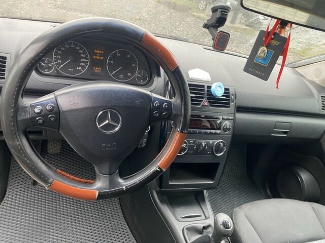 Сірий Мерседес А клас, об'ємом двигуна 2 л та пробігом 270 тис. км за 3350 $, фото 9 на Automoto.ua