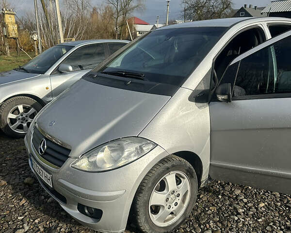 Сірий Мерседес А клас, об'ємом двигуна 2 л та пробігом 260 тис. км за 4500 $, фото 1 на Automoto.ua