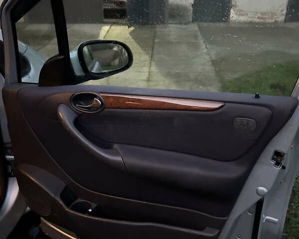 Серый Мерседес А класс, объемом двигателя 1.7 л и пробегом 300 тыс. км за 2900 $, фото 5 на Automoto.ua