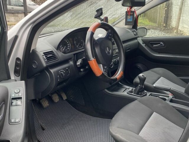 Сірий Мерседес А клас, об'ємом двигуна 2 л та пробігом 270 тис. км за 3350 $, фото 4 на Automoto.ua