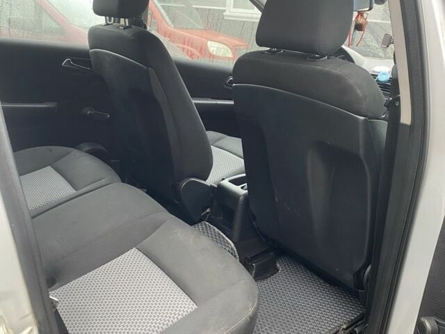 Сірий Мерседес А клас, об'ємом двигуна 2 л та пробігом 270 тис. км за 3350 $, фото 12 на Automoto.ua