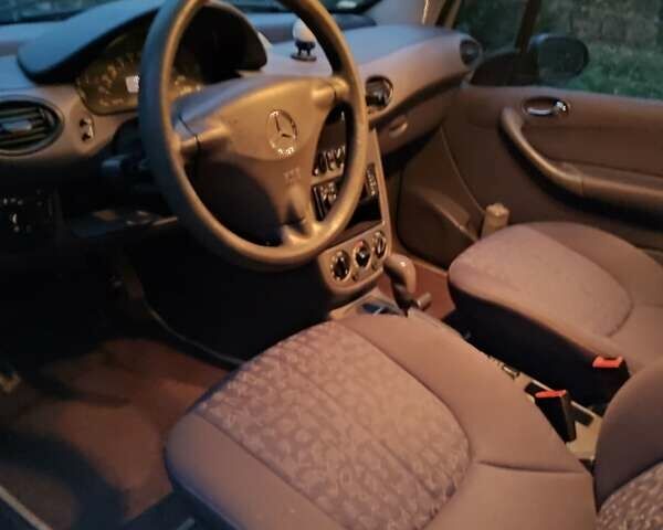 Серый Мерседес А класс, объемом двигателя 1.69 л и пробегом 172 тыс. км за 4500 $, фото 3 на Automoto.ua