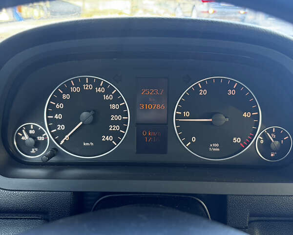 Серый Мерседес А класс, объемом двигателя 1.99 л и пробегом 310 тыс. км за 2800 $, фото 3 на Automoto.ua