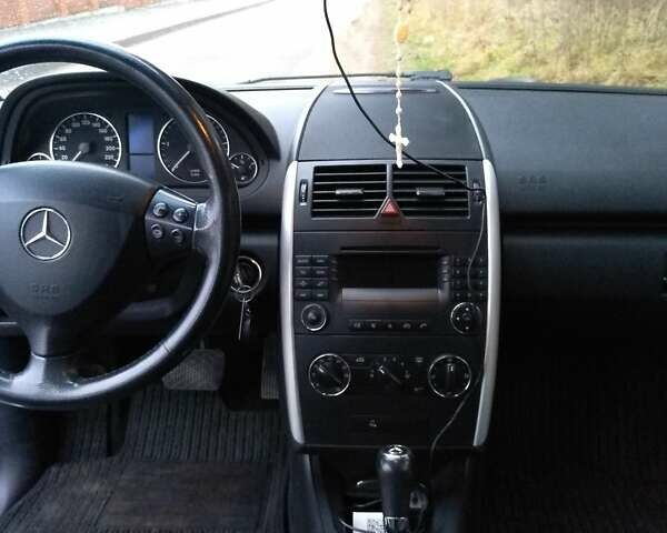 Серый Мерседес А класс, объемом двигателя 2 л и пробегом 242 тыс. км за 5200 $, фото 5 на Automoto.ua