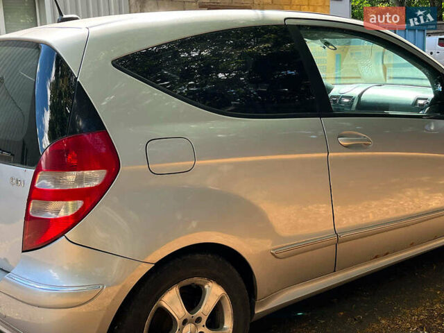 Серый Мерседес А класс, объемом двигателя 2 л и пробегом 355 тыс. км за 2980 $, фото 5 на Automoto.ua