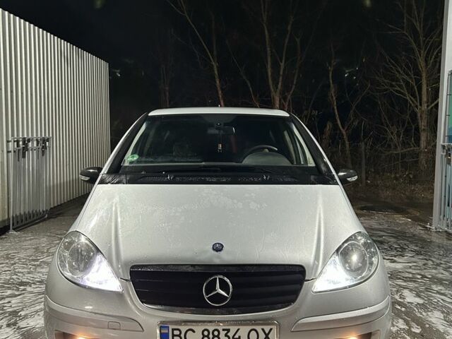 Сірий Мерседес А клас, об'ємом двигуна 2 л та пробігом 200 тис. км за 4293 $, фото 1 на Automoto.ua