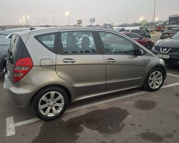 Серый Мерседес А класс, объемом двигателя 1.7 л и пробегом 215 тыс. км за 5500 $, фото 2 на Automoto.ua