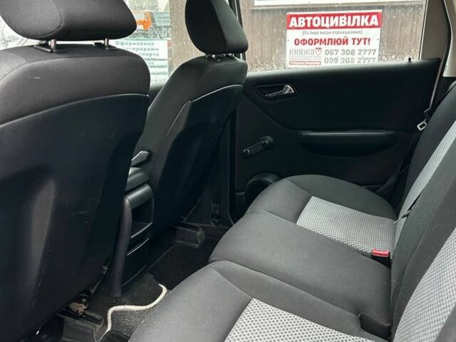 Серый Мерседес А класс, объемом двигателя 2 л и пробегом 281 тыс. км за 4500 $, фото 5 на Automoto.ua