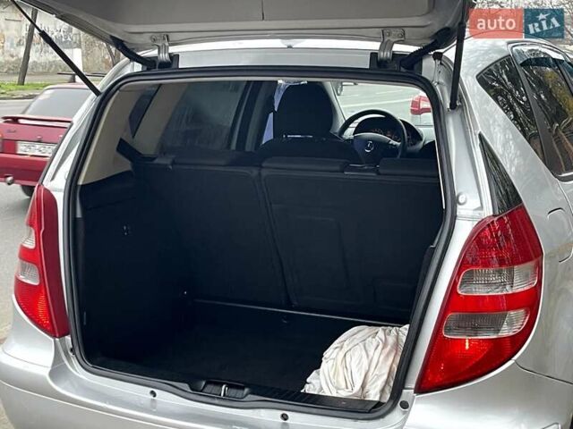 Сірий Мерседес А клас, об'ємом двигуна 1.99 л та пробігом 164 тис. км за 4999 $, фото 17 на Automoto.ua