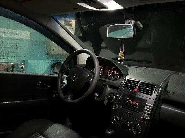 Сірий Мерседес А клас, об'ємом двигуна 2 л та пробігом 200 тис. км за 4293 $, фото 6 на Automoto.ua