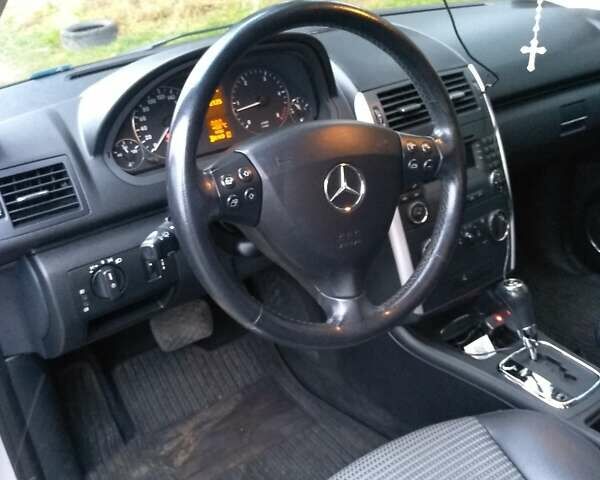 Серый Мерседес А класс, объемом двигателя 2 л и пробегом 242 тыс. км за 5200 $, фото 1 на Automoto.ua