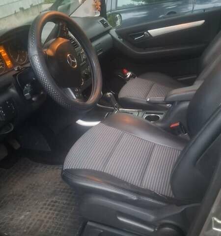 Серый Мерседес А класс, объемом двигателя 1.7 л и пробегом 215 тыс. км за 5500 $, фото 5 на Automoto.ua