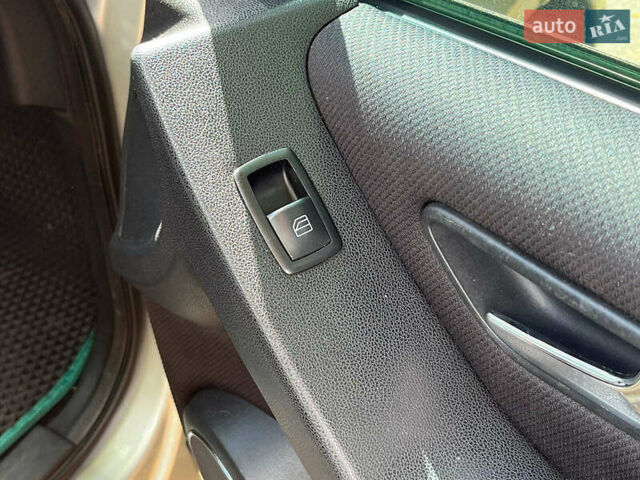 Серый Мерседес А класс, объемом двигателя 2 л и пробегом 355 тыс. км за 2980 $, фото 35 на Automoto.ua