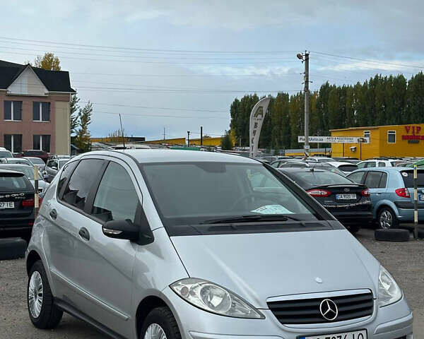 Мерседес А класс 2005 в Черкассах на Automoto.ua Серый Мерседес А класс, объемом двигателя 2 л и пробегом 214 тыс. км за 5800 $, фото 1 на Automoto.ua