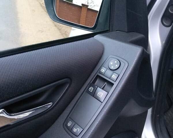 Серый Мерседес А класс, объемом двигателя 2 л и пробегом 242 тыс. км за 5200 $, фото 8 на Automoto.ua