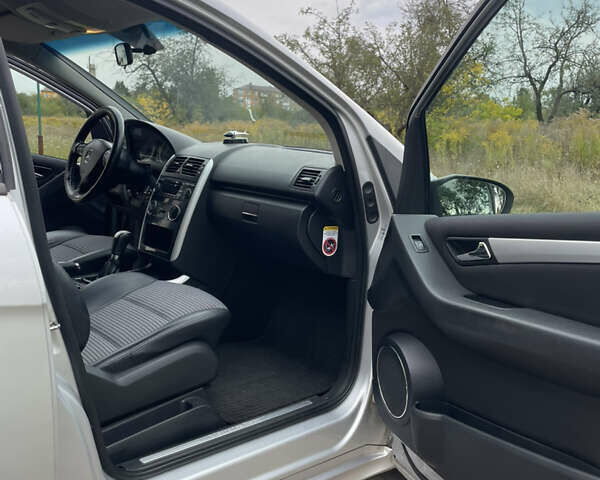 Сірий Мерседес А клас, об'ємом двигуна 2 л та пробігом 284 тис. км за 4800 $, фото 11 на Automoto.ua