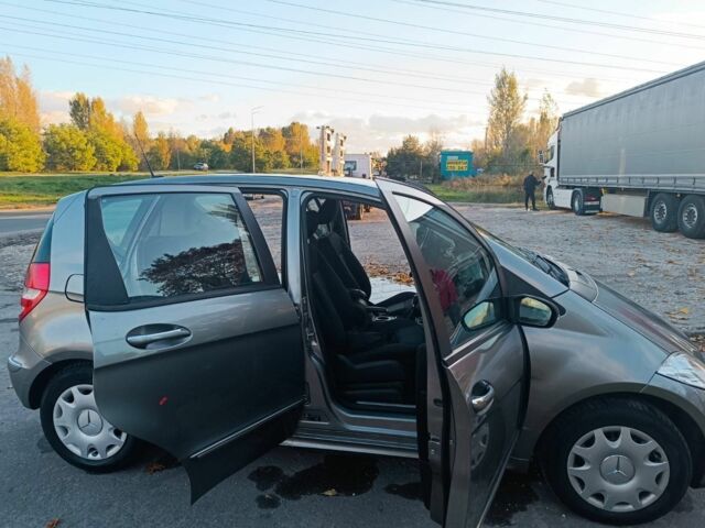 Серый Мерседес А класс, объемом двигателя 1.5 л и пробегом 246 тыс. км за 4300 $, фото 5 на Automoto.ua