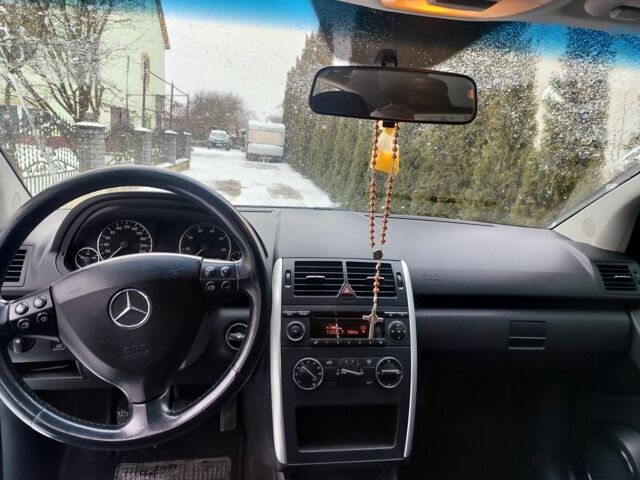 Серый Мерседес А класс, объемом двигателя 1.7 л и пробегом 185 тыс. км за 4500 $, фото 7 на Automoto.ua