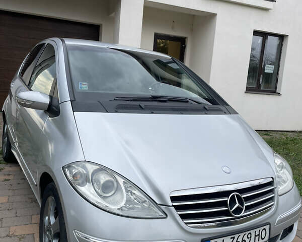 Сірий Мерседес А клас, об'ємом двигуна 2 л та пробігом 284 тис. км за 4800 $, фото 2 на Automoto.ua