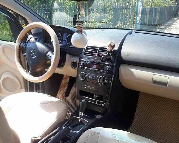 Серый Мерседес А класс, объемом двигателя 2 л и пробегом 263 тыс. км за 6500 $, фото 1 на Automoto.ua