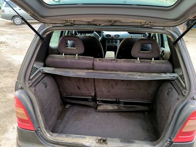 Серый Мерседес А класс, объемом двигателя 1.7 л и пробегом 200 тыс. км за 1200 $, фото 11 на Automoto.ua