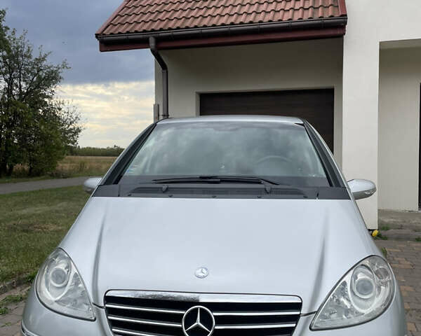 Сірий Мерседес А клас, об'ємом двигуна 2 л та пробігом 284 тис. км за 4800 $, фото 1 на Automoto.ua