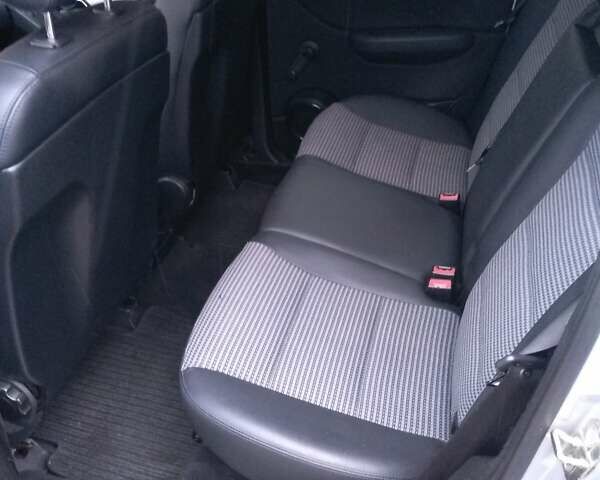 Серый Мерседес А класс, объемом двигателя 2 л и пробегом 242 тыс. км за 5200 $, фото 7 на Automoto.ua