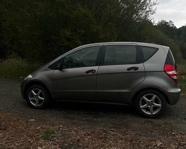 Мерседес А класс 2006 в Радехове на Automoto.ua Серый Мерседес А класс, объемом двигателя 1.5 л и пробегом 240 тыс. км за 4800 $, фото 13 на Automoto.ua