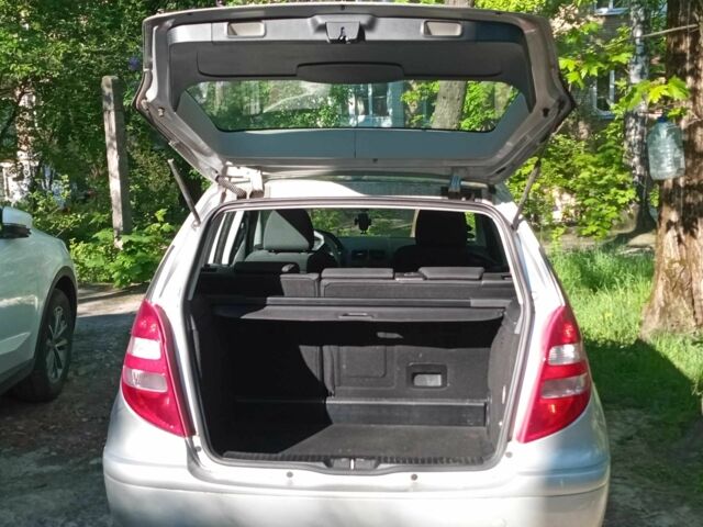 Серый Мерседес А класс, объемом двигателя 2 л и пробегом 198 тыс. км за 6078 $, фото 16 на Automoto.ua