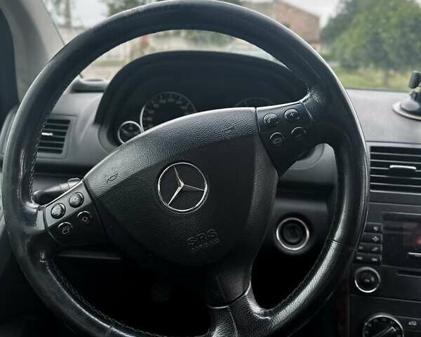Мерседес А класс 2006 в Костополе на Automoto.ua Серый Мерседес А класс, объемом двигателя 2 л и пробегом 370 тыс. км за 3800 $, фото 6 на Automoto.ua