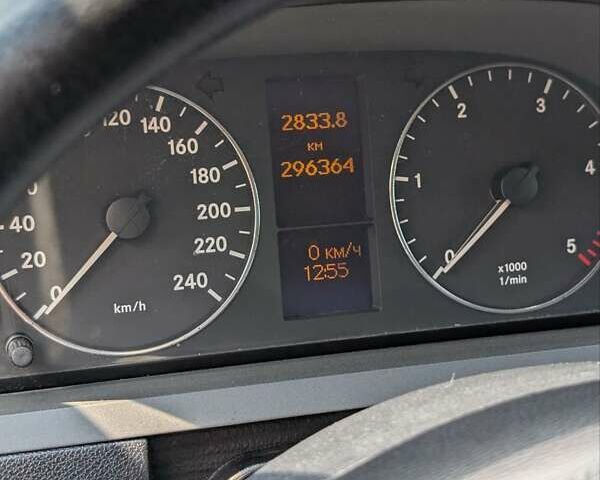 Серый Мерседес А класс, объемом двигателя 1.99 л и пробегом 300 тыс. км за 5000 $, фото 4 на Automoto.ua