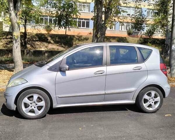 Серый Мерседес А класс, объемом двигателя 1.99 л и пробегом 245 тыс. км за 5500 $, фото 1 на Automoto.ua