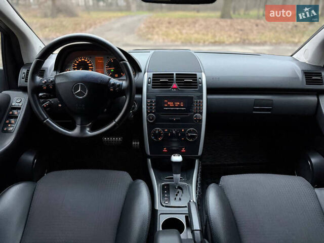 Серый Мерседес А класс, объемом двигателя 2 л и пробегом 187 тыс. км за 5500 $, фото 66 на Automoto.ua