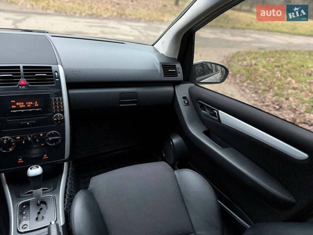 Серый Мерседес А класс, объемом двигателя 2 л и пробегом 187 тыс. км за 5500 $, фото 57 на Automoto.ua