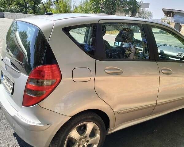 Серый Мерседес А класс, объемом двигателя 1.99 л и пробегом 245 тыс. км за 5500 $, фото 5 на Automoto.ua