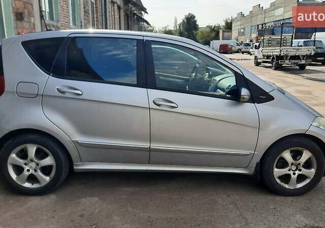 Серый Мерседес А класс, объемом двигателя 1.5 л и пробегом 199 тыс. км за 5500 $, фото 2 на Automoto.ua