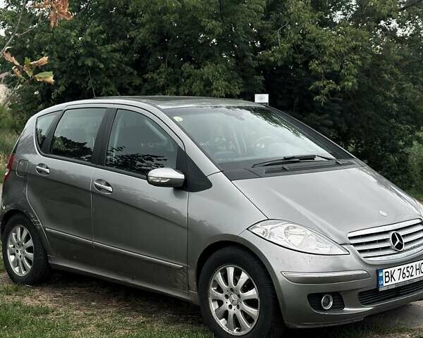 Мерседес А класс 2006 в Костополе на Automoto.ua Серый Мерседес А класс, объемом двигателя 2 л и пробегом 370 тыс. км за 3800 $, фото 3 на Automoto.ua