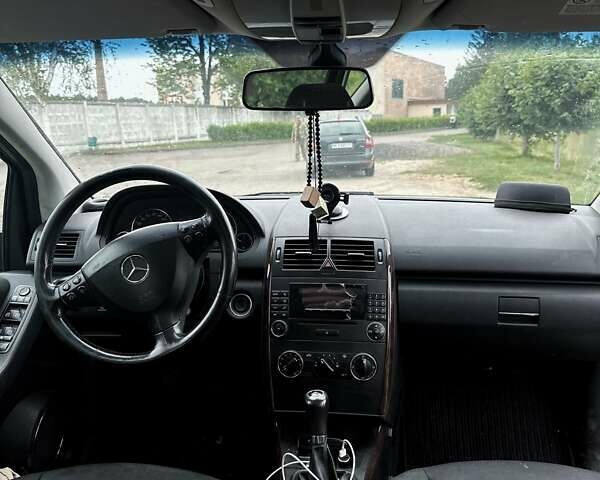 Мерседес А класс 2006 в Костополе на Automoto.ua Серый Мерседес А класс, объемом двигателя 2 л и пробегом 370 тыс. км за 3800 $, фото 5 на Automoto.ua