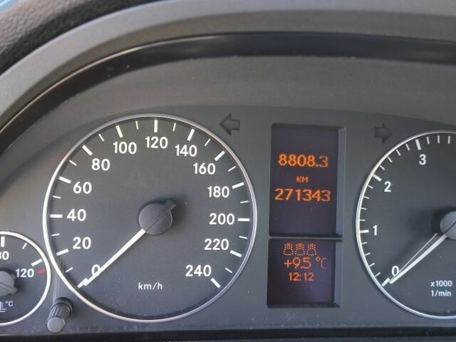 Серый Мерседес А класс, объемом двигателя 1.5 л и пробегом 271 тыс. км за 5500 $, фото 5 на Automoto.ua