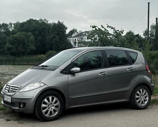 Мерседес А класс 2006 в Костополе на Automoto.ua Серый Мерседес А класс, объемом двигателя 2 л и пробегом 370 тыс. км за 3800 $, фото 1 на Automoto.ua