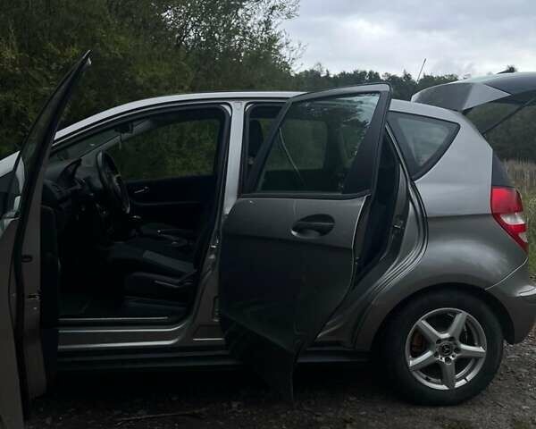 Мерседес А класс 2006 в Радехове на Automoto.ua Серый Мерседес А класс, объемом двигателя 1.5 л и пробегом 240 тыс. км за 4800 $, фото 4 на Automoto.ua