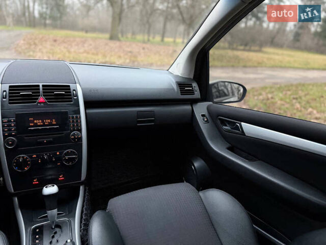 Серый Мерседес А класс, объемом двигателя 2 л и пробегом 187 тыс. км за 5500 $, фото 65 на Automoto.ua