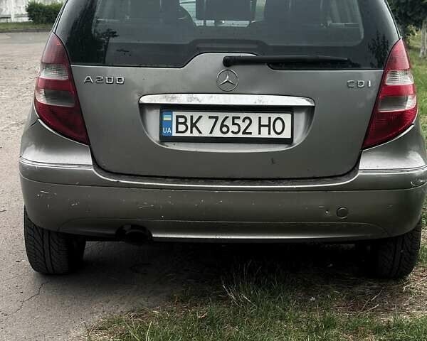 Мерседес А класс 2006 в Костополе на Automoto.ua Серый Мерседес А класс, объемом двигателя 2 л и пробегом 370 тыс. км за 3800 $, фото 2 на Automoto.ua